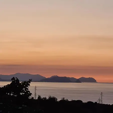 Del Carrubo A Due Passi Dal Mare Di Cefalu Collesano